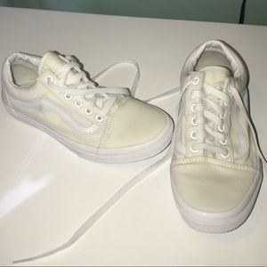 *LIGHTLY WORN* all white low top Canvas Vans